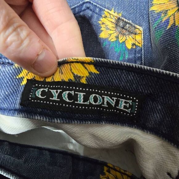 Cyclone Denim Sunflower Print Vintage 90s Jean Mom Shorts - Picture 3 of 4